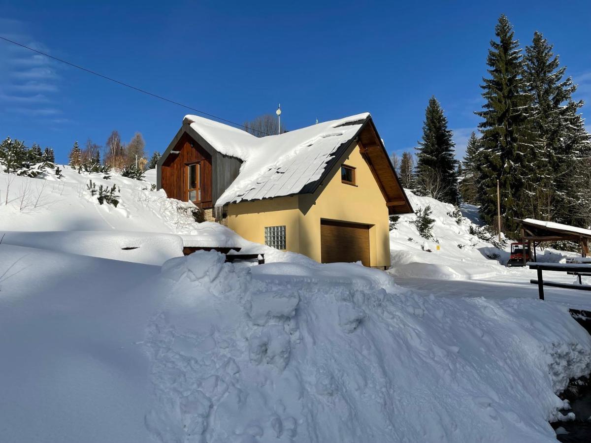 Garage Harrachov Lejlighed Eksteriør billede