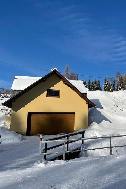 Garage Harrachov Lejlighed Eksteriør billede