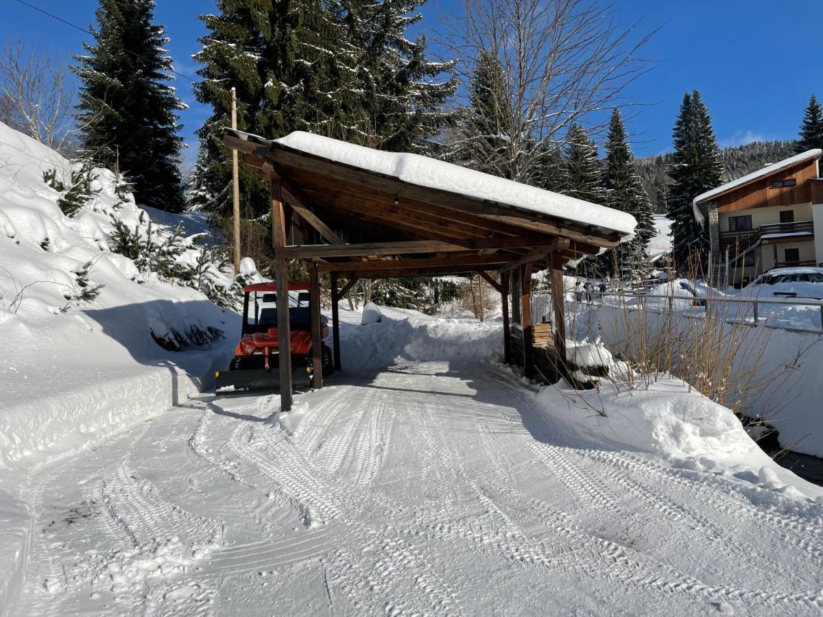 Garage Harrachov Lejlighed Eksteriør billede